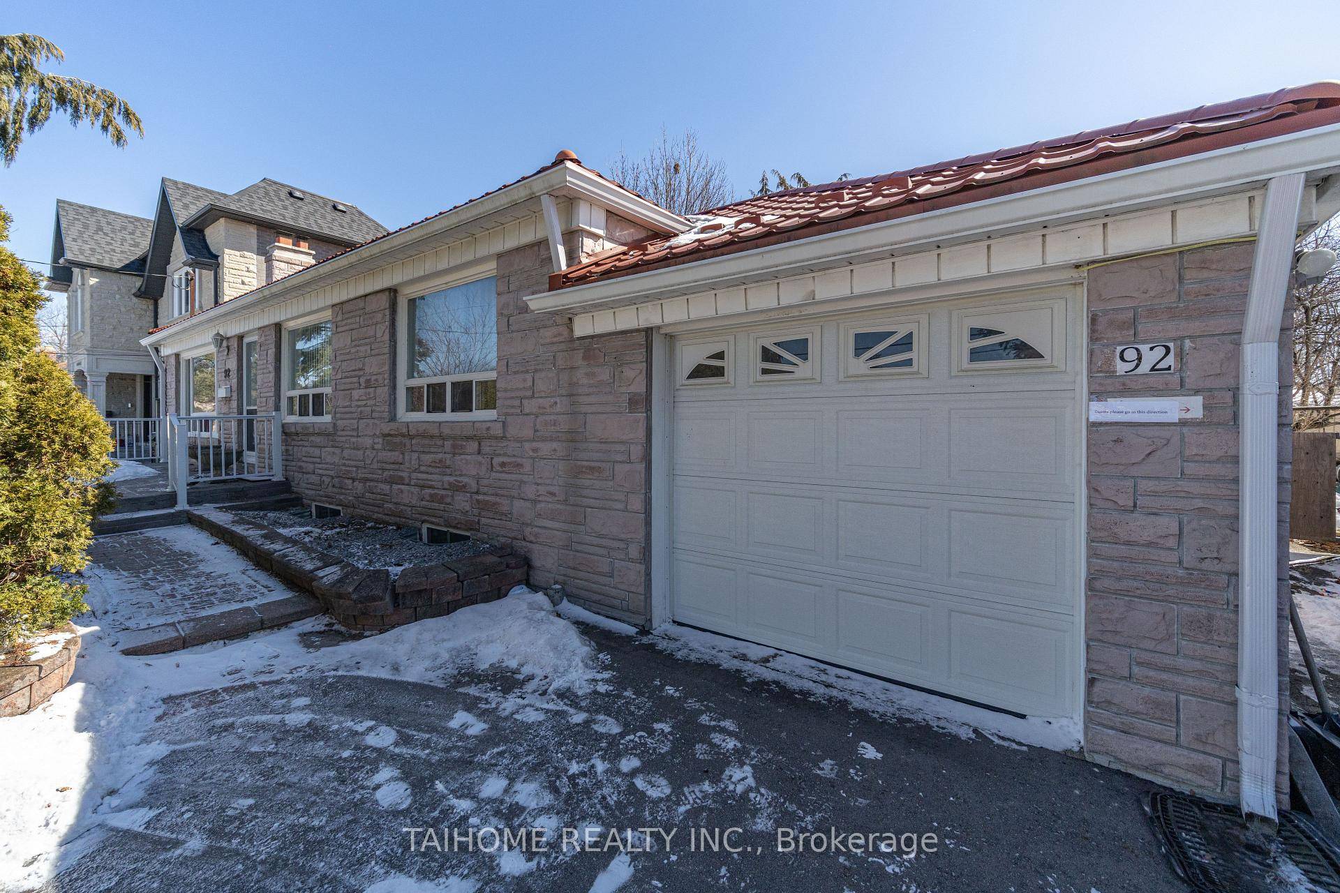 Great Location Kennedy amp ; Sheppard amp ; 401 !