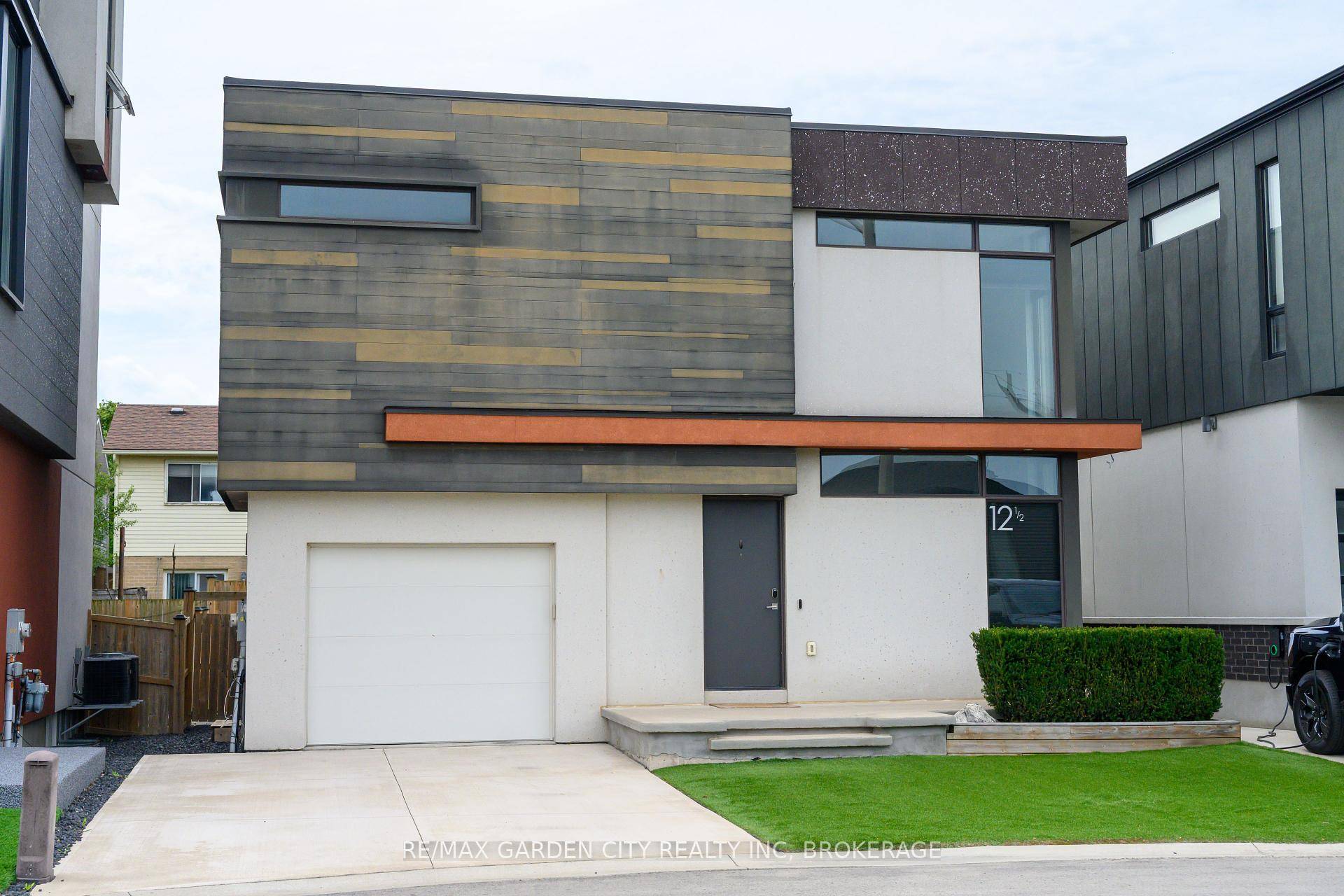 Welcome to a modern retreat tucked away in one of Thorold's most private cul de sacs.