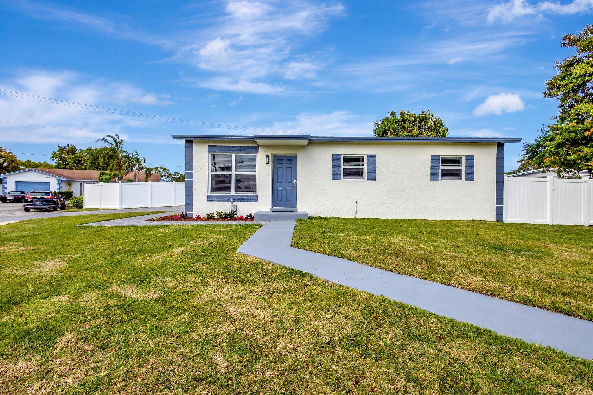 Beautifully Renovated 3BR 2BA Home in Delray Beach !