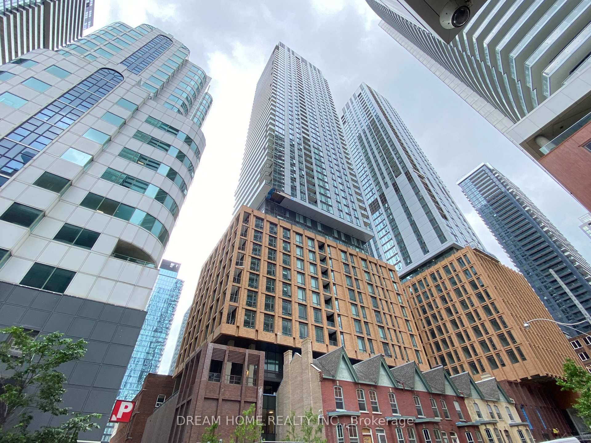 Welcome to Theatre District Condos, a stunning 1 1 bedroom, 1 bathroom condo in the vibrant heart of Torontos Entertainment District.