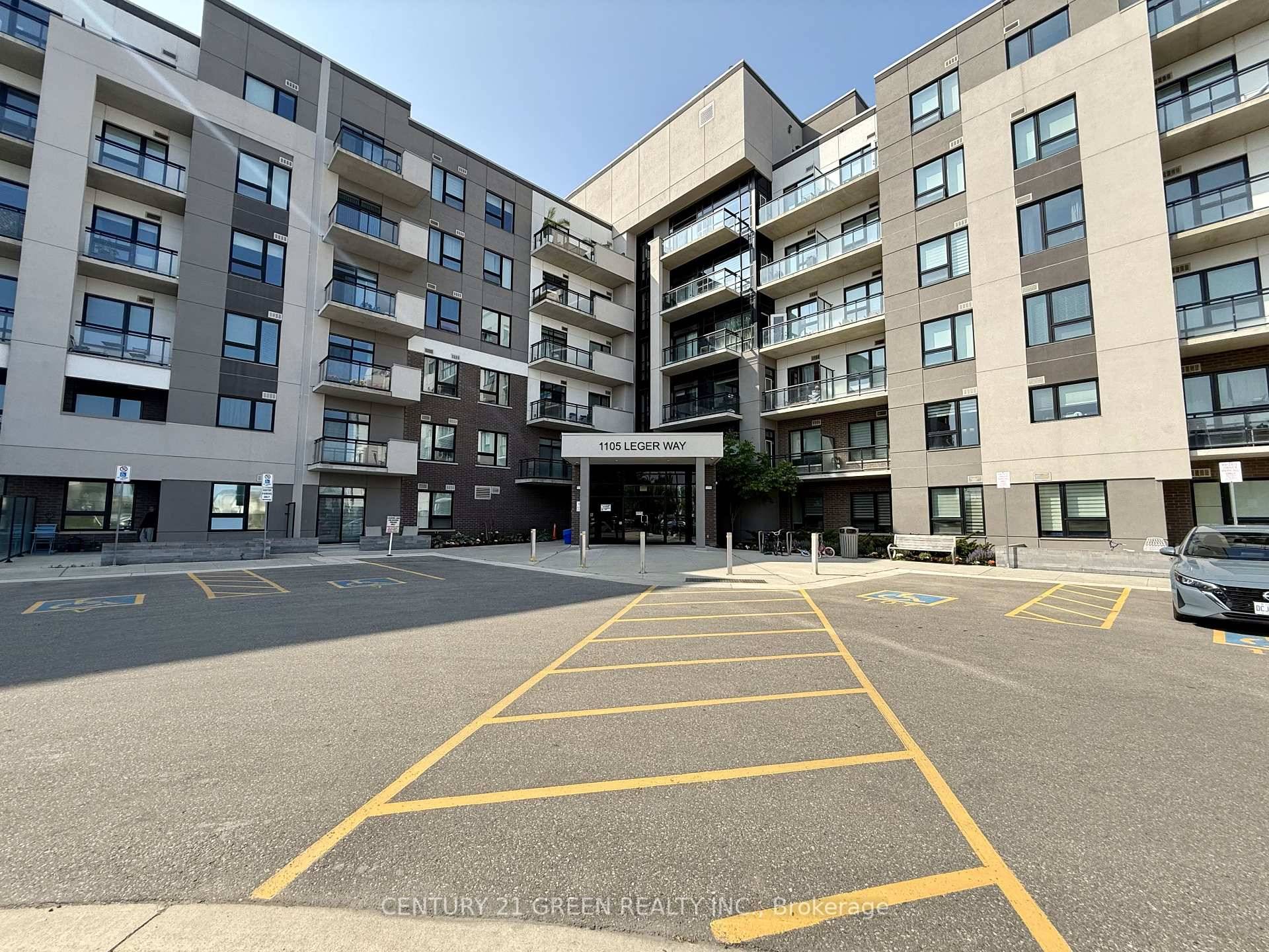 Beautiful well maintained ground floor 2 bedroom, 2 bath corner condo in a prestigious Ford community in Milton.