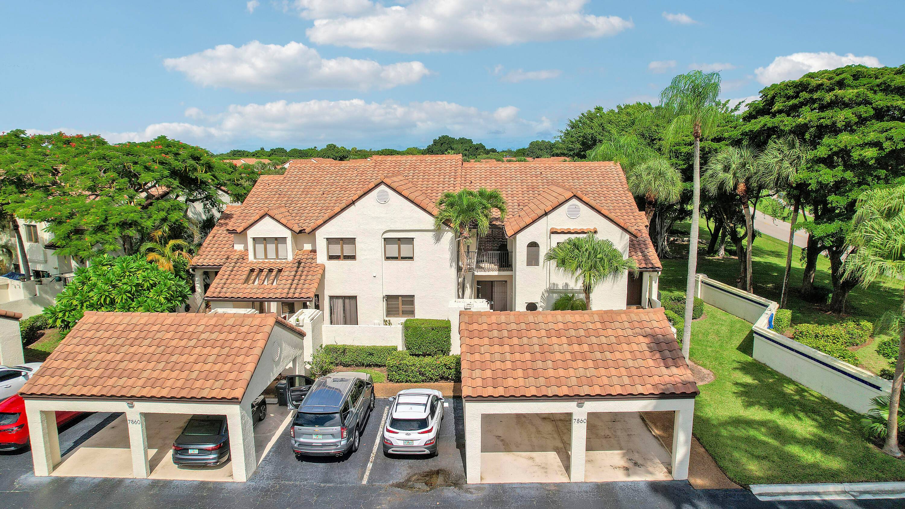 Beautifully Updated 2BR 2BA Condo in El Viento at Boca Pointe 1st Floor, Move In Ready !