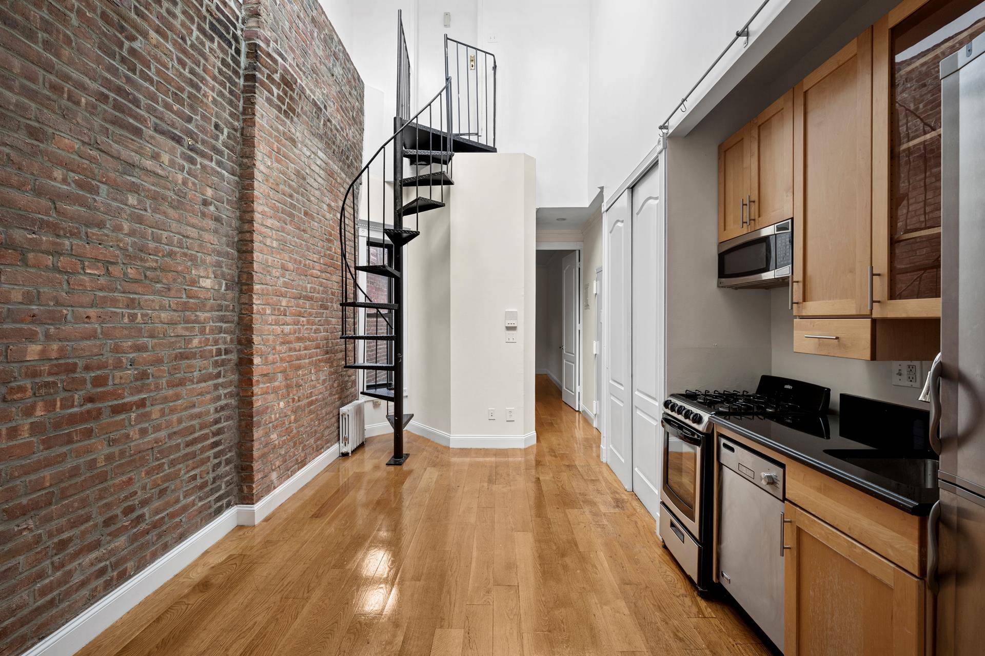 Perched on the top floor and in the heart of Nolita, this bright and airy 2 bedroom apartment offers the rare luxury of a private rooftop terrace with sweeping panoramic ...