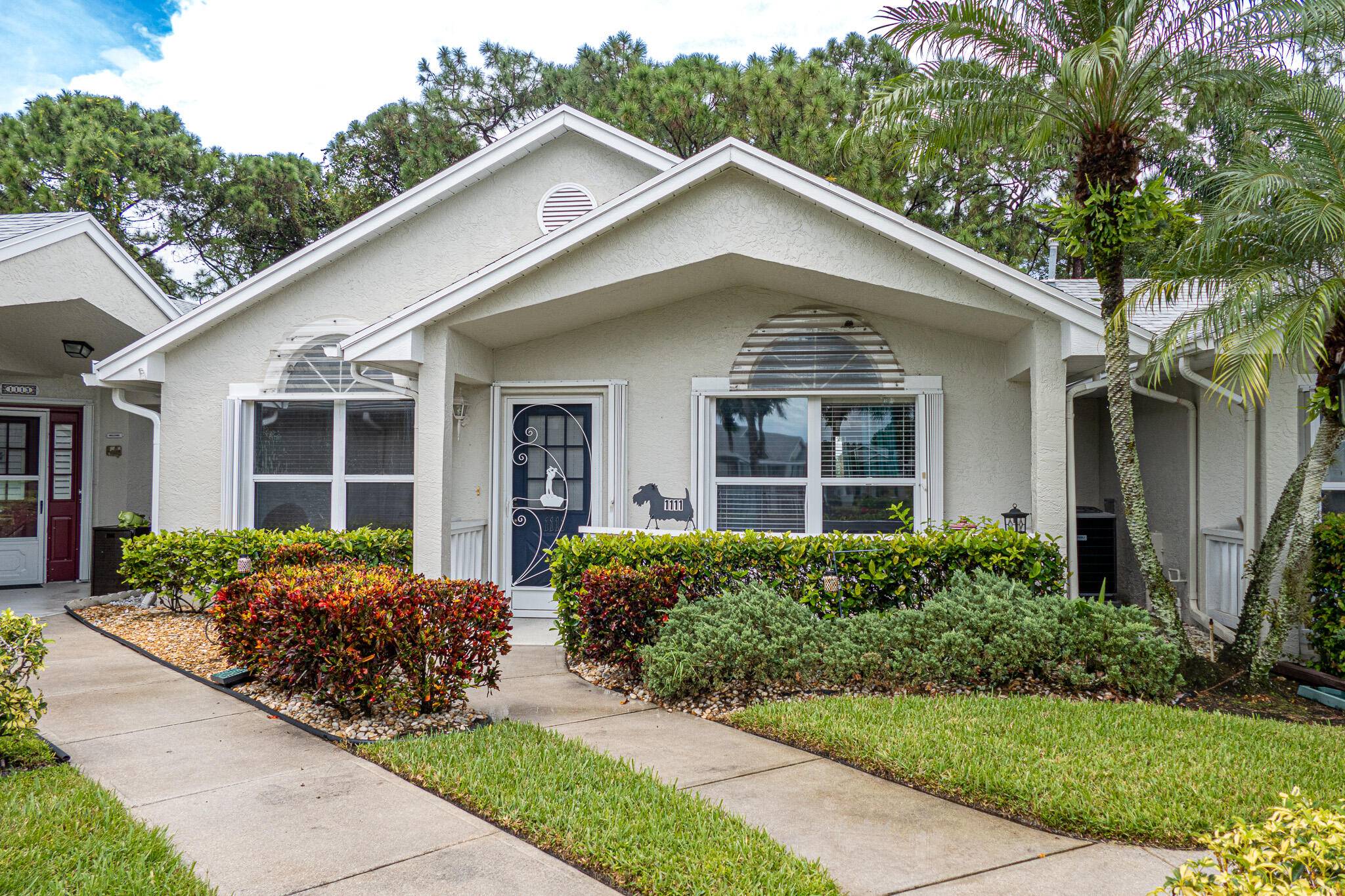 55 Kings Isle community of Saint Lucie West, this exceptional villa offers 2 bedrooms 2 bathrooms.