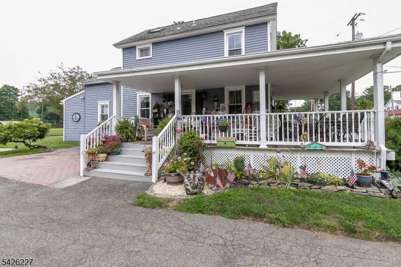Pride of ownership shines throughout this meticulously kept colonial, offered for the first time in over 40 years.