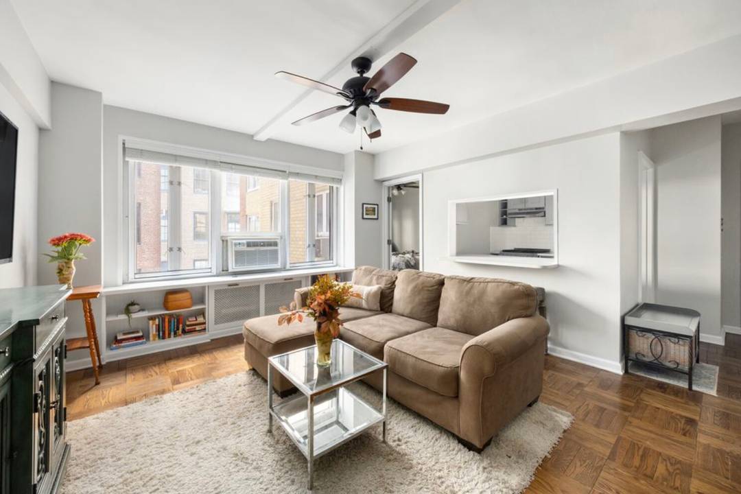 This charming one bedroom residence offers a distinctive layout with north and west exposures, providing great natural light throughout the day.