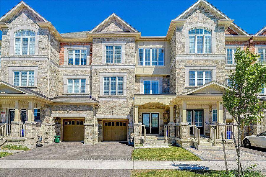 Bright and spacious freehold townhome approx.