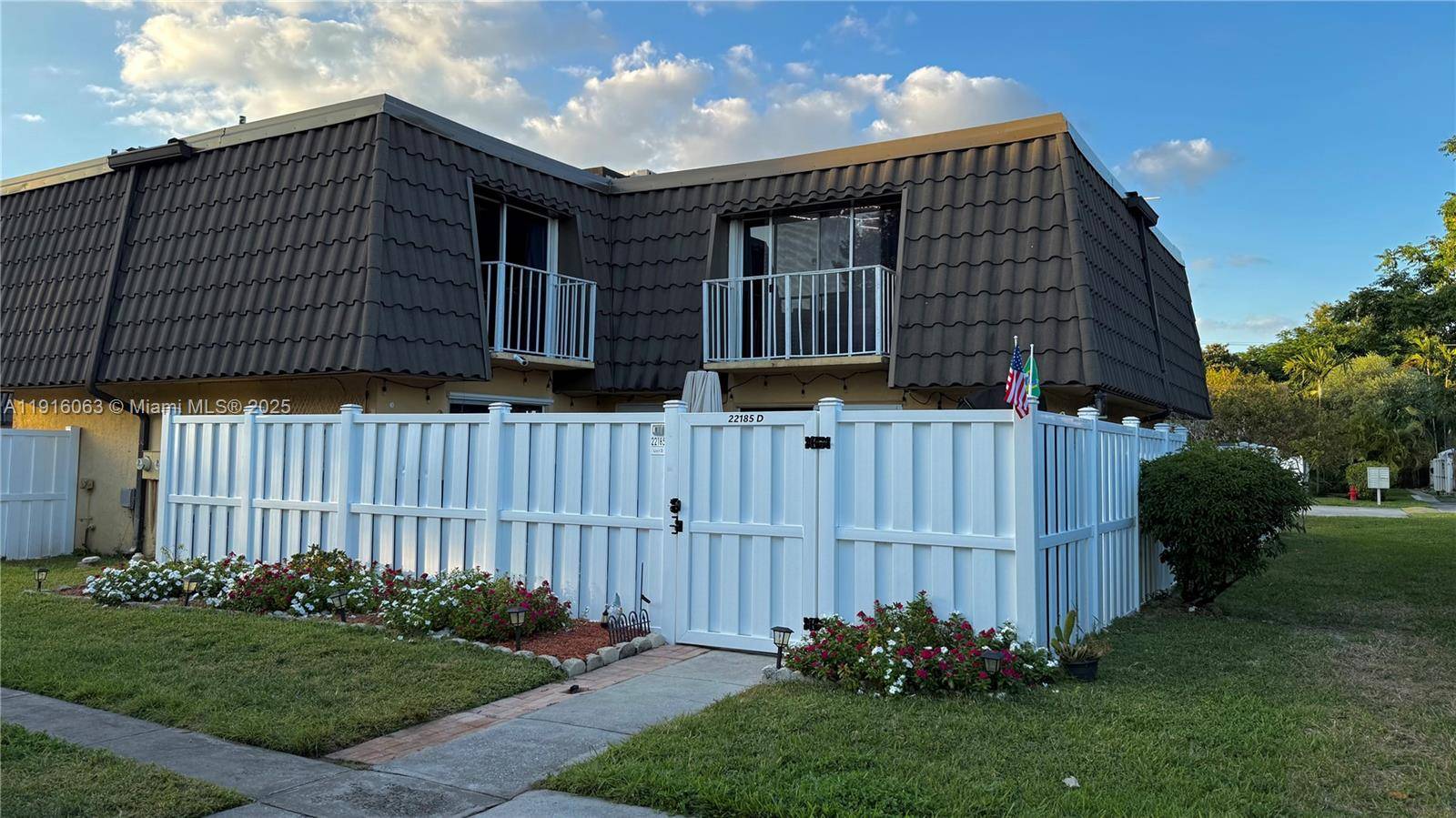 Beautiful Corner Townhouse featuring 3 bedrooms and 2 bathrooms, with the option to remove the 3rd bedroom before closing.