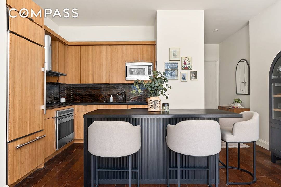 Perched within one of New York City s most celebrated sustainable buildings, The Visionaire, a LEED Platinum certified condominium, this beautifully appointed one bedroom residence offers a rare balance of ...
