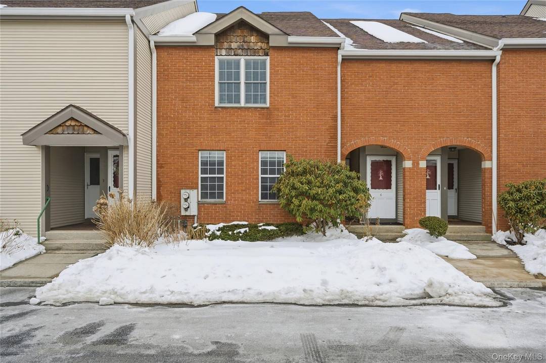 Welcome to this beautifully maintained 2 bedroom, 2 bathroom condo in the sought after Greenmeadow community, ideally located in the heart of Babylon Village.