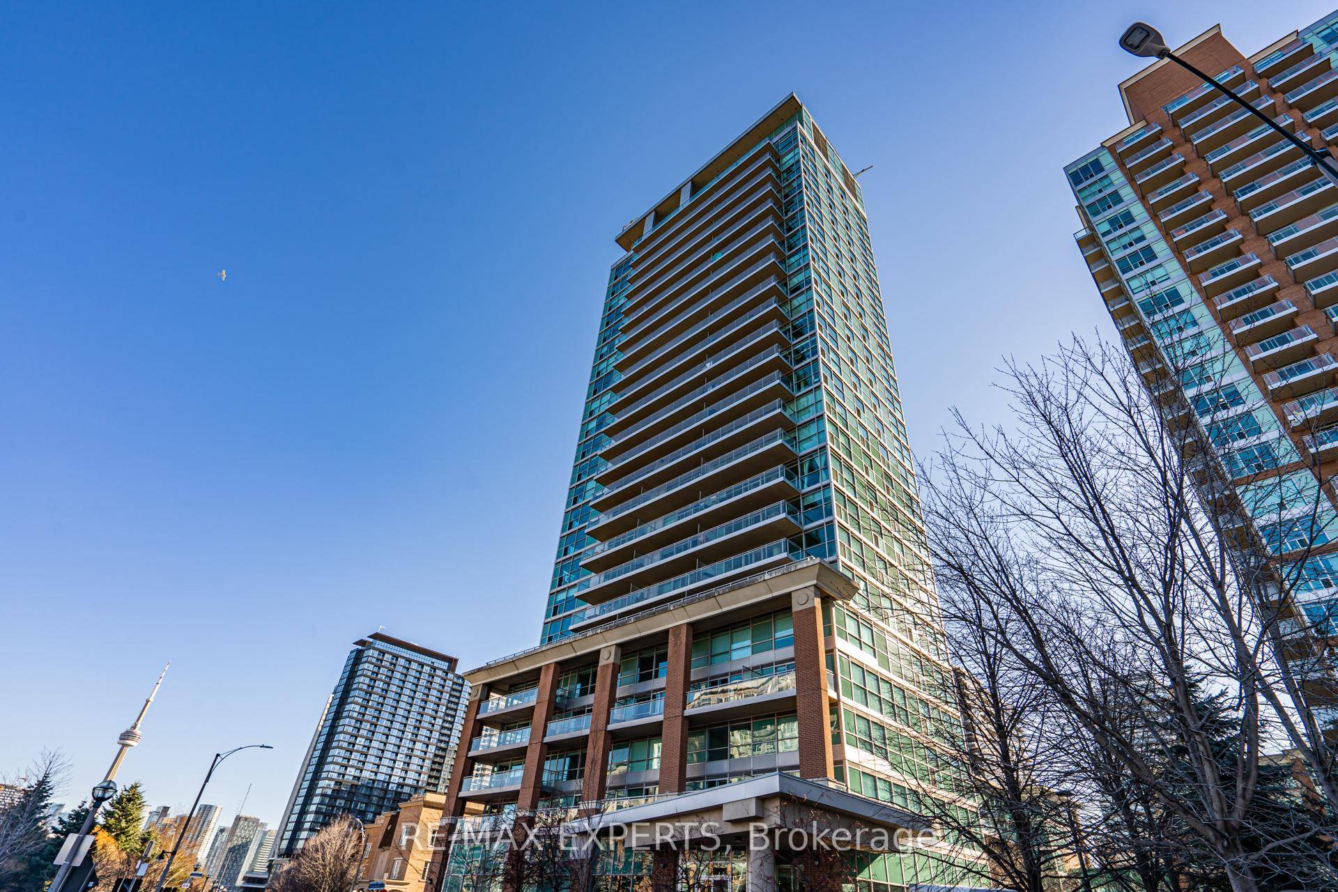 Welcome to Zip Condos this true one bedroom unit offers incredible value in one of Toronto's most vibrant communities.
