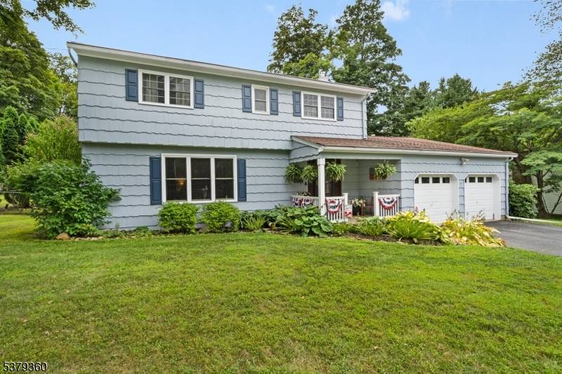 Welcome to this exquisite 4 bedroom, 2.