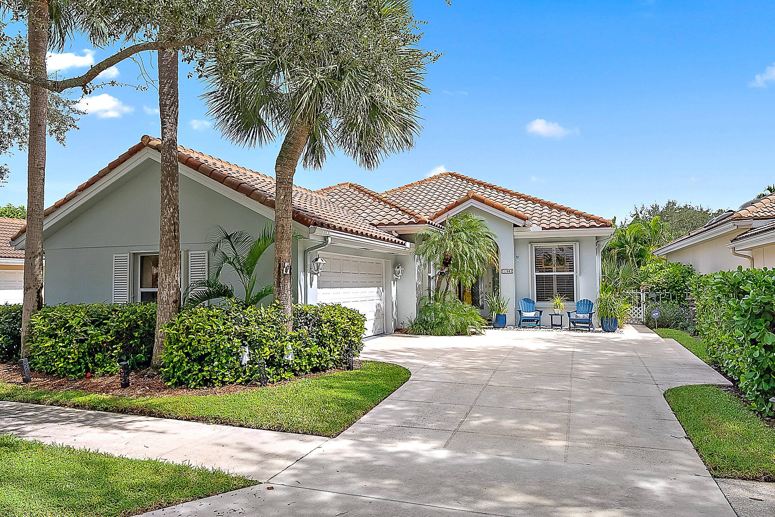 This beautifully maintained CBS 3BR 2BA home offers a desirable split floor plan with soaring 10' ceilings throughout.