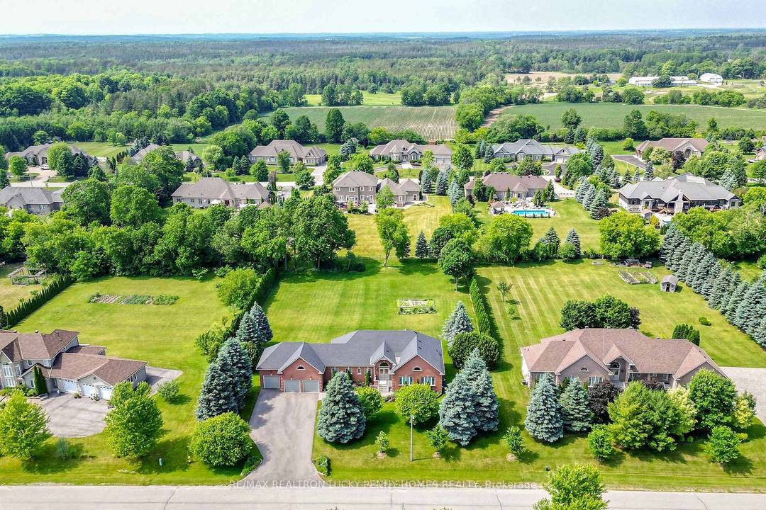 Ballantrae Estates Home. Rare Charming amp ; Spacious Estate Home In Oak Ridges Moraine.