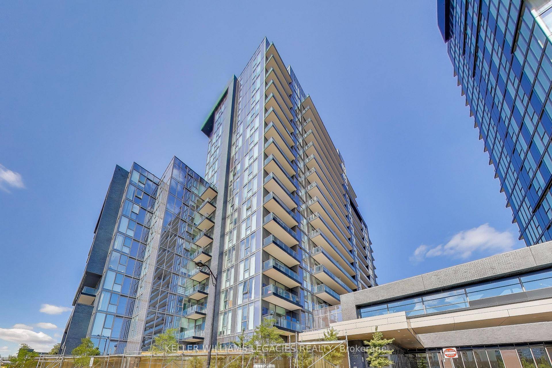 Welcome to a refined residence at D'Or Condos, located in the Thornhill area of Vaughan.