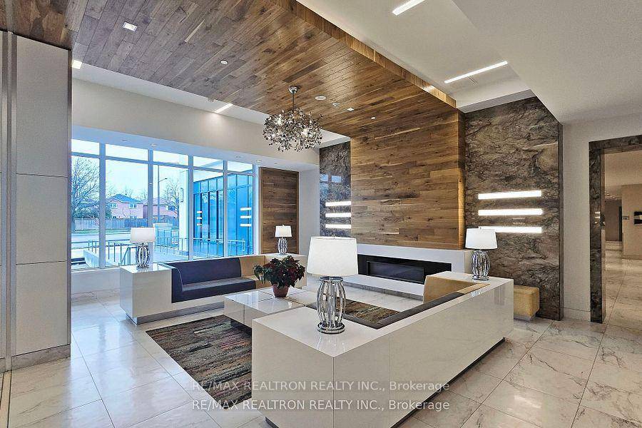 Bright amp ; Spacious Unit In Prestigious Legacy Park In The Heart Of Thornhill.
