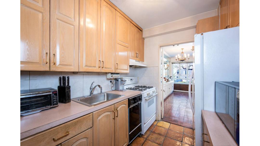 Welcome to this spacious 2 bedroom 2 bathroom apartment, perfectly located in a prime full service smoke free white glove Park Ave Coop.