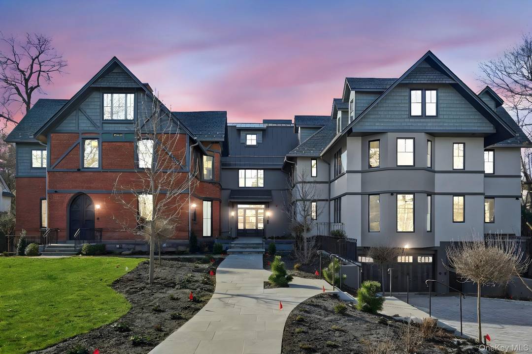 Welcome to the Landmark at Clinton, a brand new luxury rental building in the Heart of Dobbs Ferry.