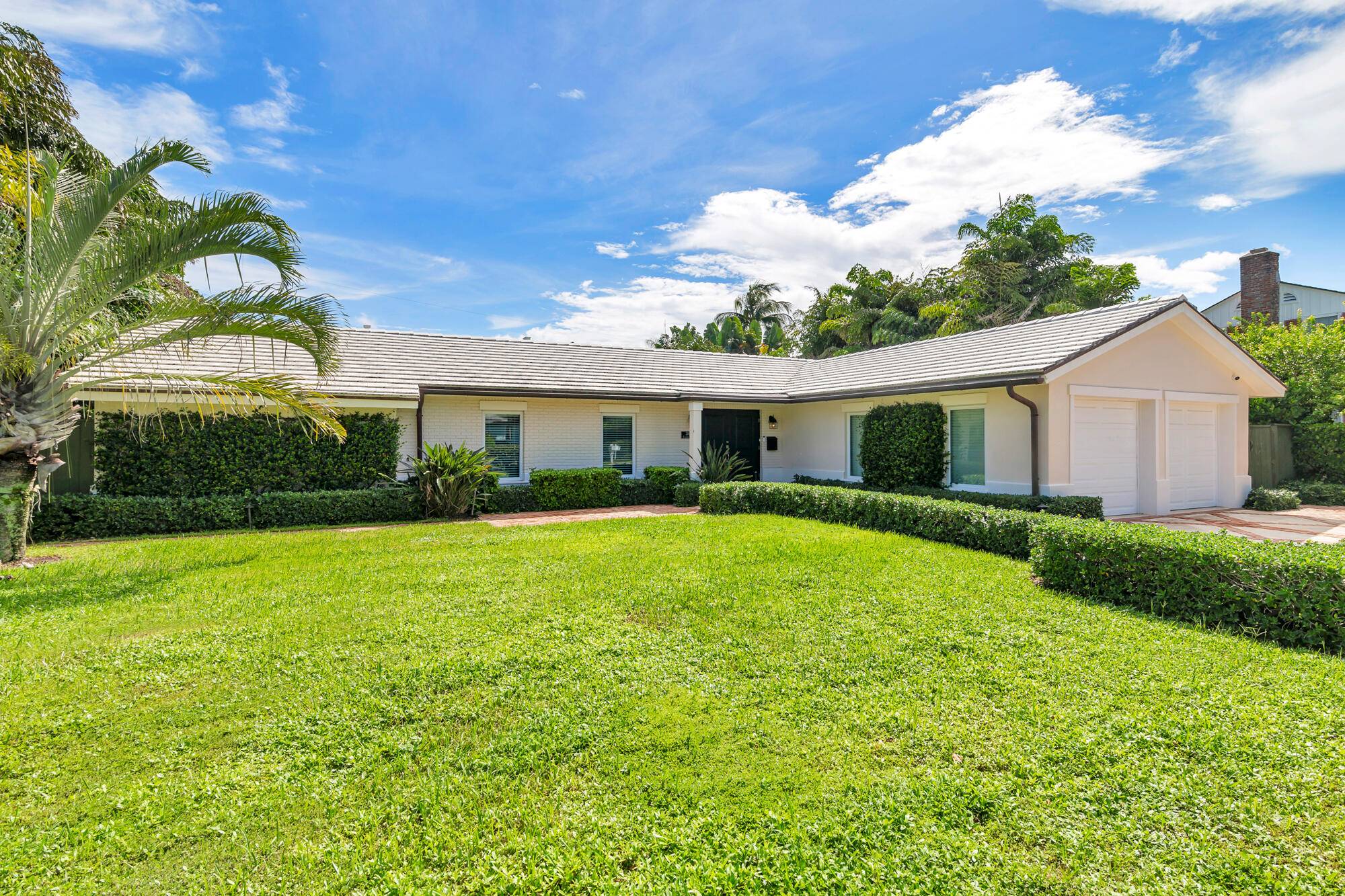 AVAILABLE Jan 10th PRISTINE INTRACOASTAL BLOCK 3 bedroom, 2 bathroom annual unfurnished rental situated on a 13, 000 sqft lot.