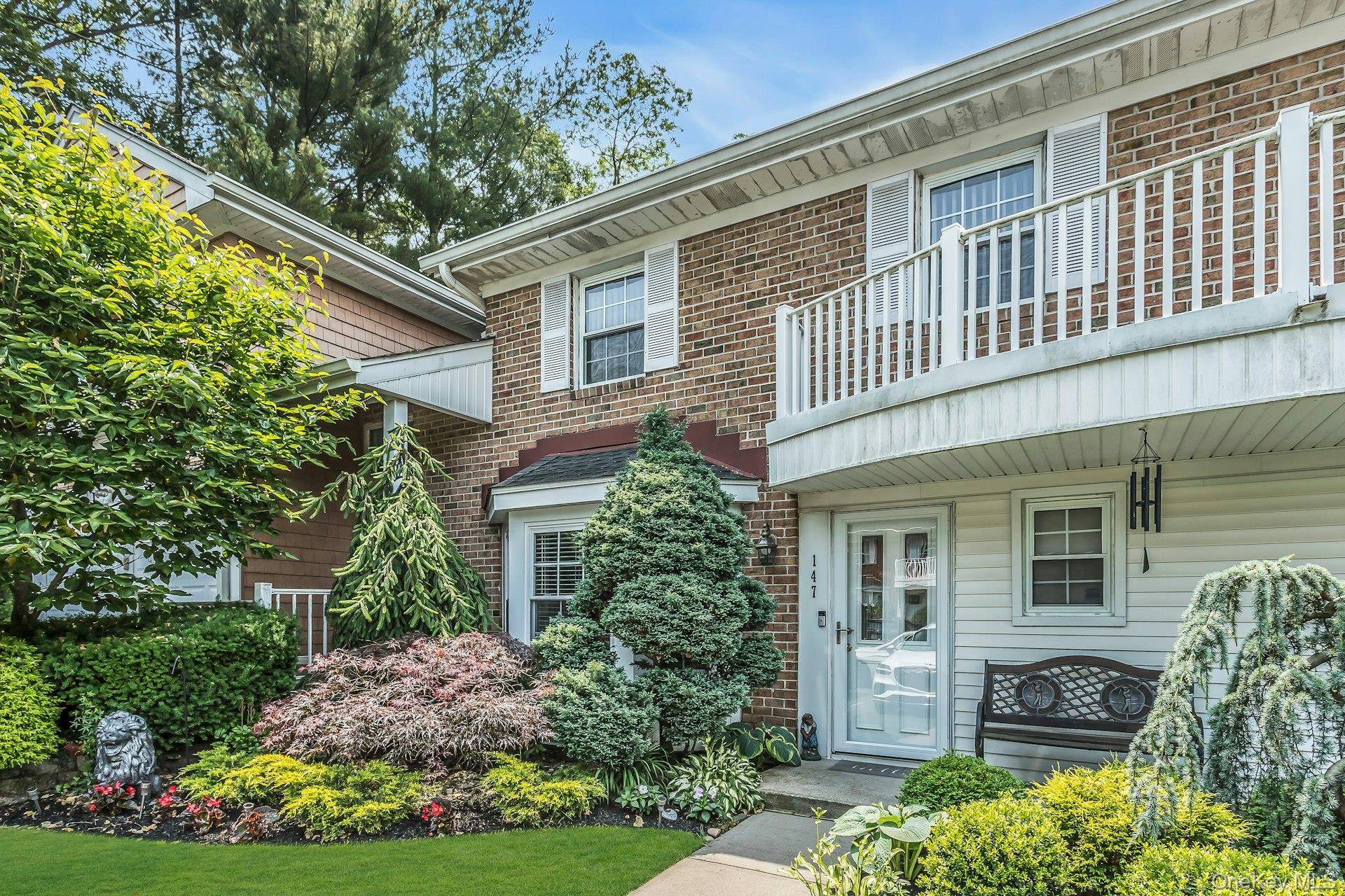 Seller Finally Moving Out amp ; Ready to Sell, Now is the time to get the Best Deal on this Fabulous Townhouse with So Many Updates, custom built ins, hi ...