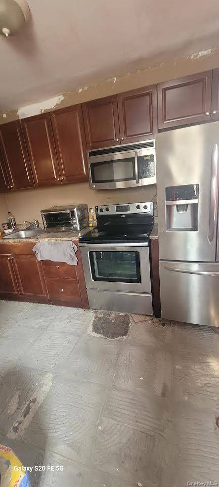 Beautiful, many rooms were recently updated, spacious rooms, 3 bedrooms and an extra room can be used as an office or large room for storage.