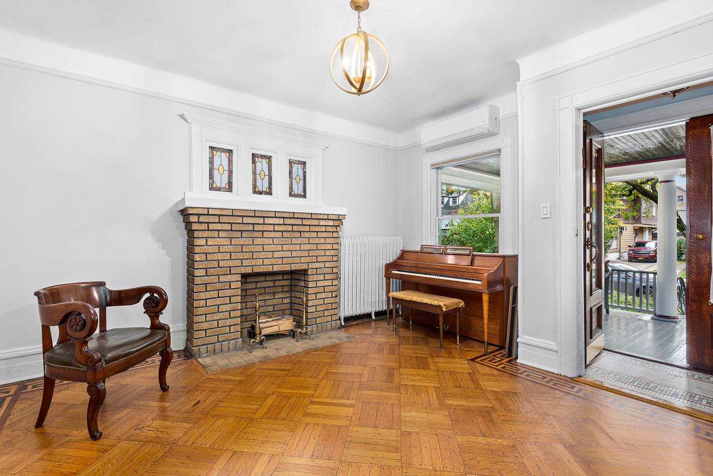 Beautiful and Immaculate 6 Bedroom, 3.