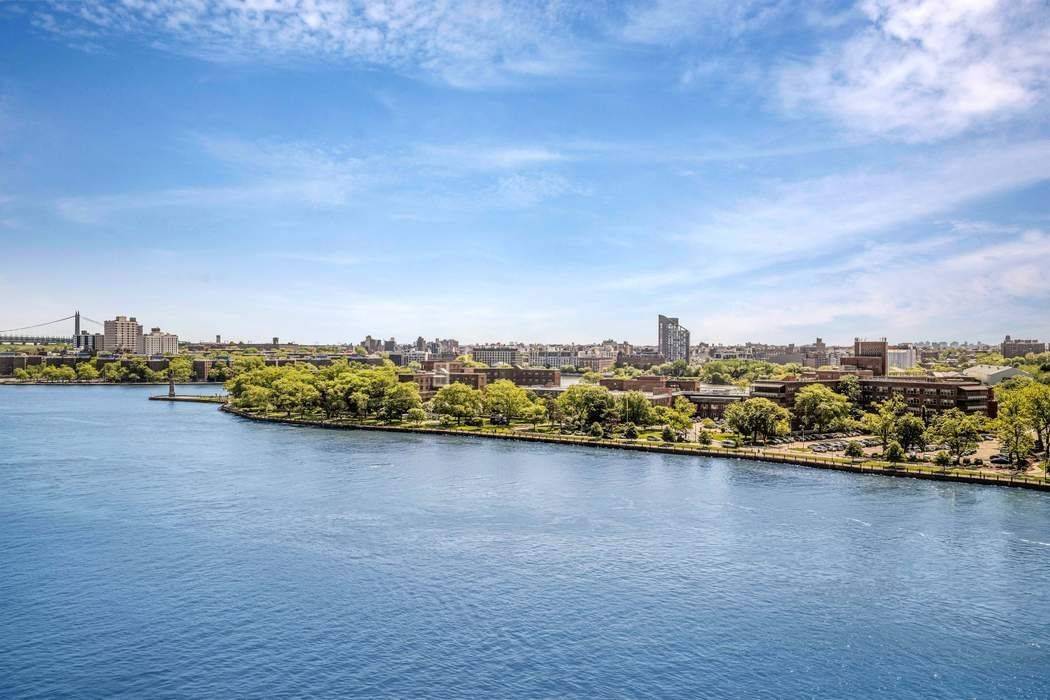 Welcome to this pristine and luminous 3 bedroom, 3.