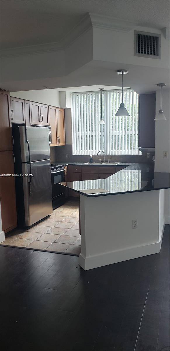 GREAT 2 BEDROOM 2 BATHROOM, SPLIT FLOOR PLAN, CORNER UNIT, KITCHEN WITH ALL APPLIANCES, WASHER AND DRYER INSIDE THE UNIT, ALL PAINTED, EXCELLENT LOCATION CLOSE TO DOWNTOWN, WYNWOOD, DESIGN DISTRICT, ...