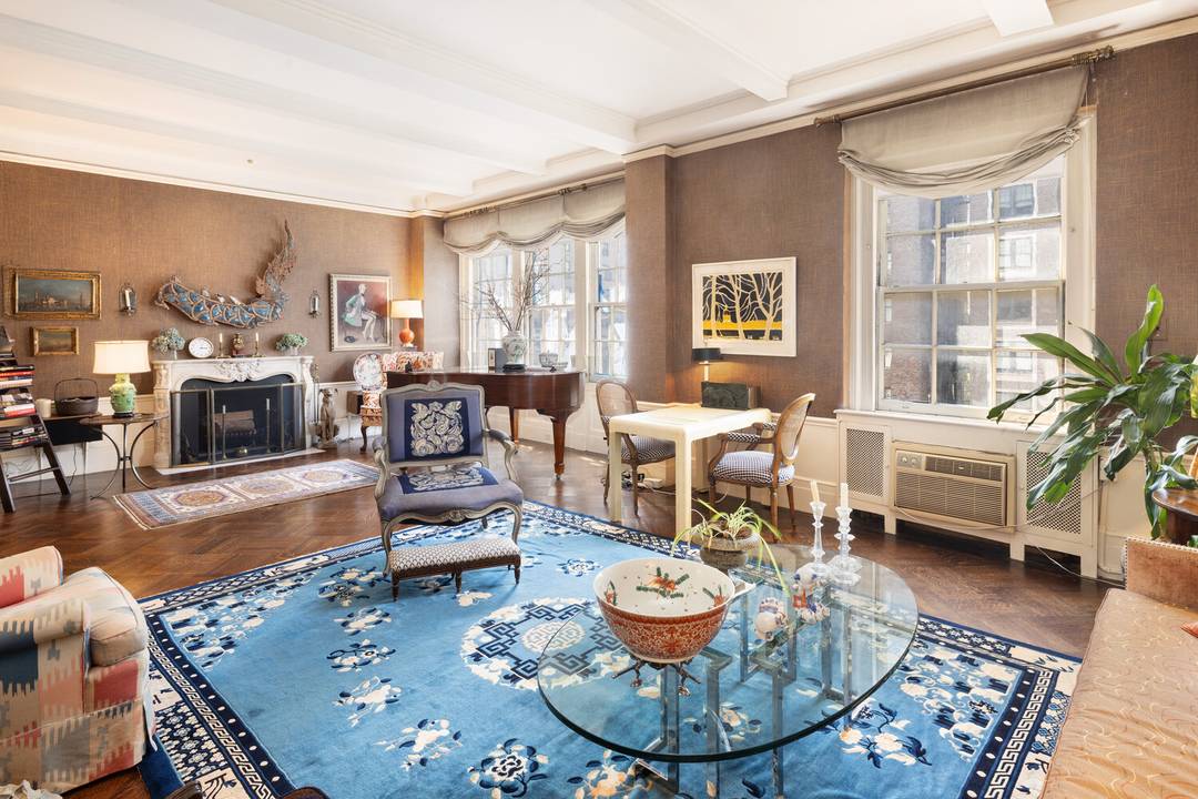 Situated in one of Manhattan's most distinguished addresses, this Park Avenue facing duplex residence at 829 Park Avenue is a seamless blend of timeless elegance and modern comfort.