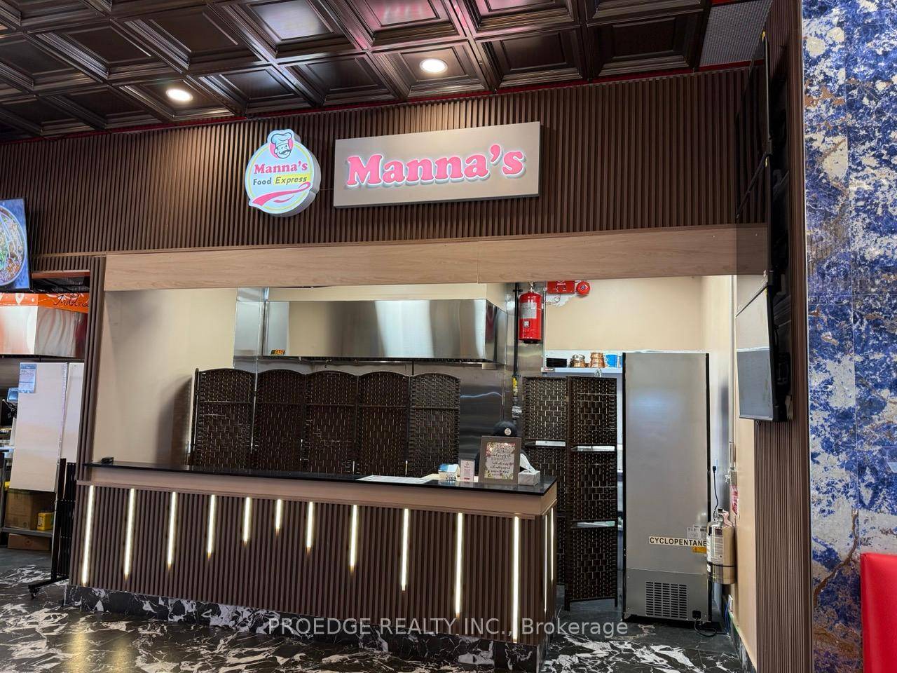 Exceptional Fast Food Restaurant Opportunity in the Heart of Downtown Brampton !