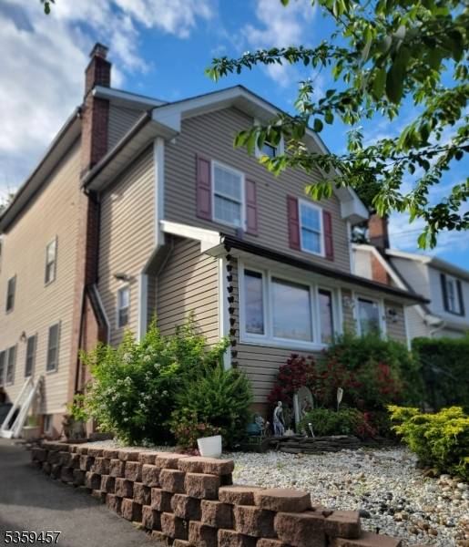 Welcome to your dream home in the heart of Belleville.