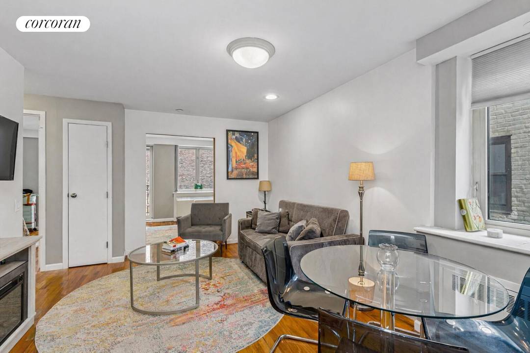 Tucked away in an intimate boutique condominium in the heart of Turtle Bay, this beautifully designed two bedroom residence offers a rare combination of openness, light, and complete tranquility, an ...