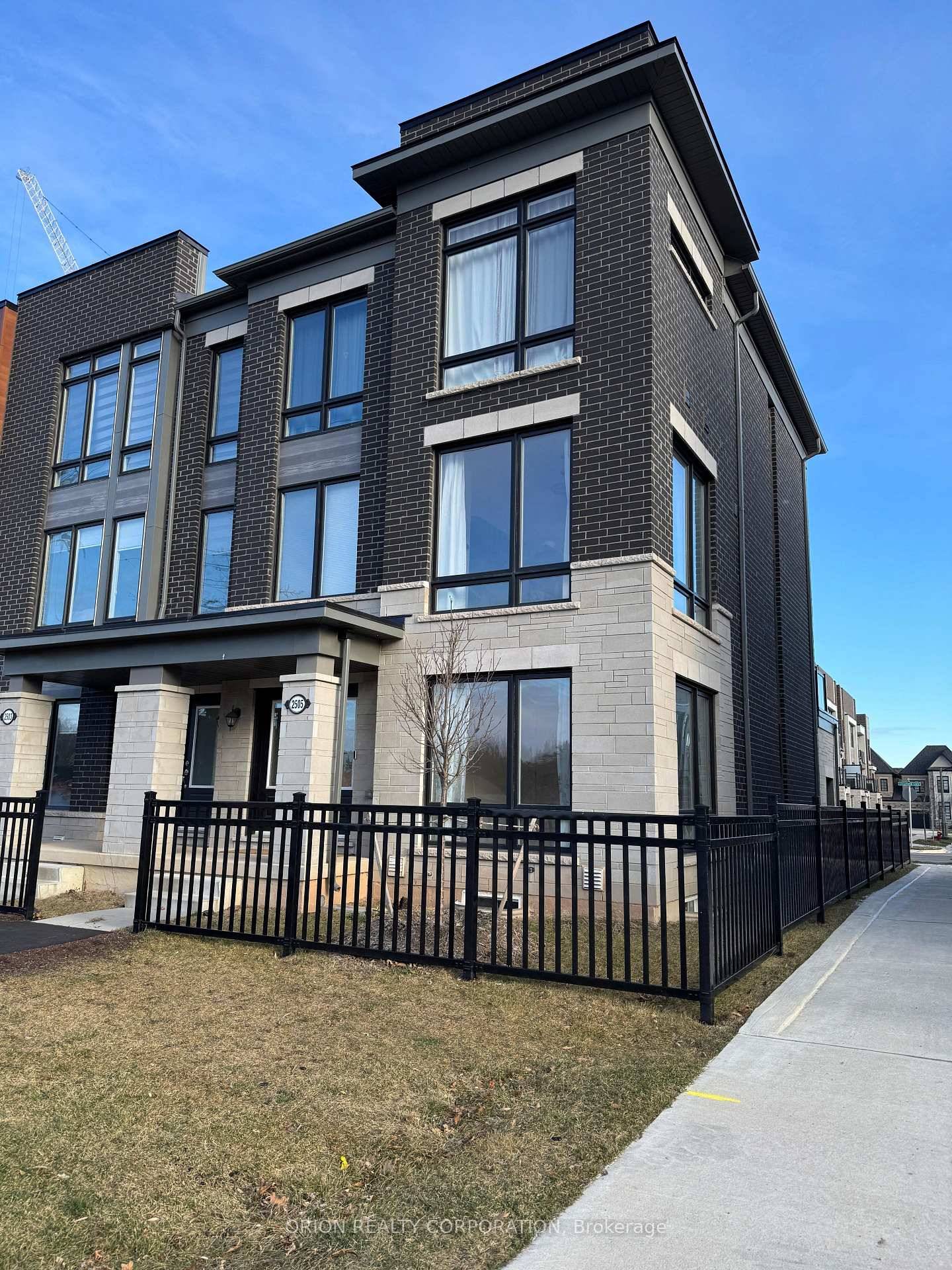 Welcome to this bright and spacious end unit townhome offering approximately 1, 923 square feet of modern living in the prestigious Glen Abbey Encore community.