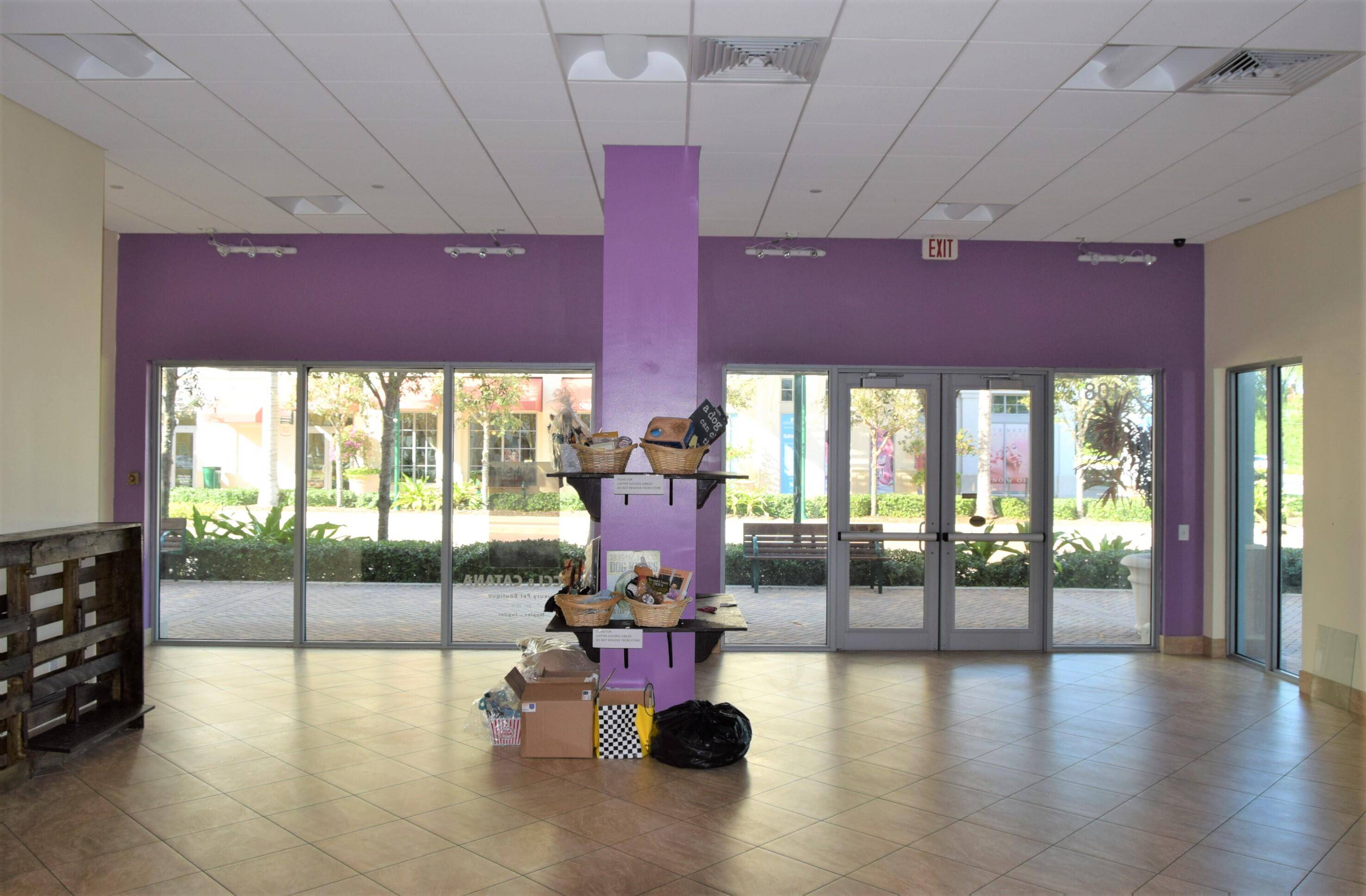 1, 897 SF retail office space situated at the entrance of Harbourside Place.
