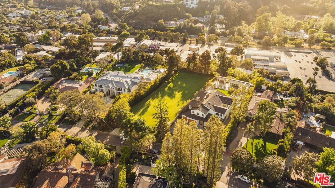 121 S Rockingham Ave 4BR Brentwood La