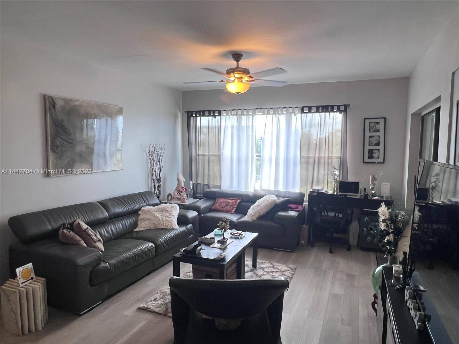 Beautifully REMODELED 2br 2bth condo in nice family pet friendly neighborhood.