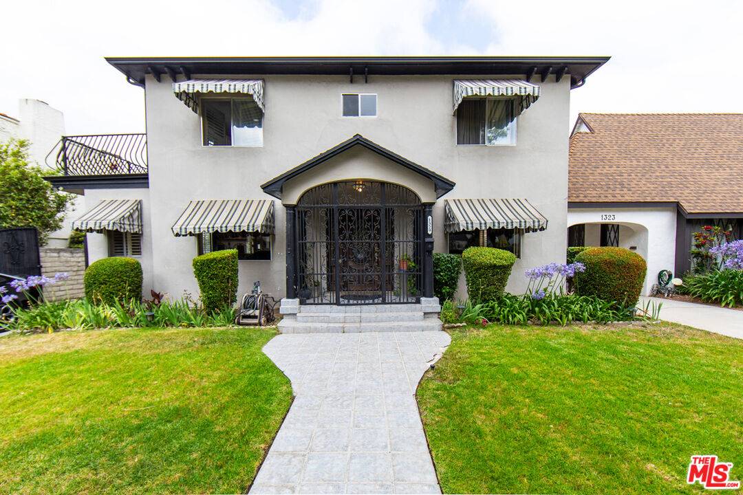 1329 S Genesee Ave 3BR La