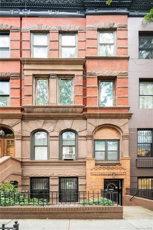 Welcome to 164 West 88th Street, located on a tree lined landmarked block in the desirable Upper West Side.
