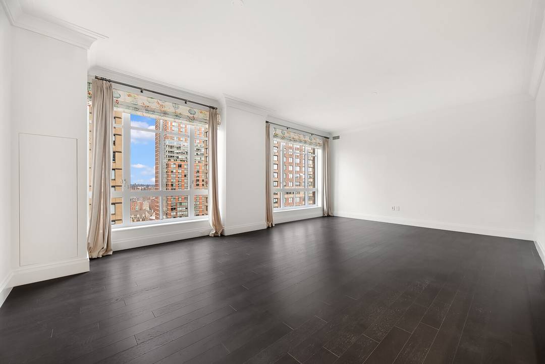 Live the Private Club Lifestyle Without Leaving Home The Kent 200 East 95th Street, Unit 20C Just Under 20, 000 month 3 Beds 3 Baths 1, 959 SF For the ...
