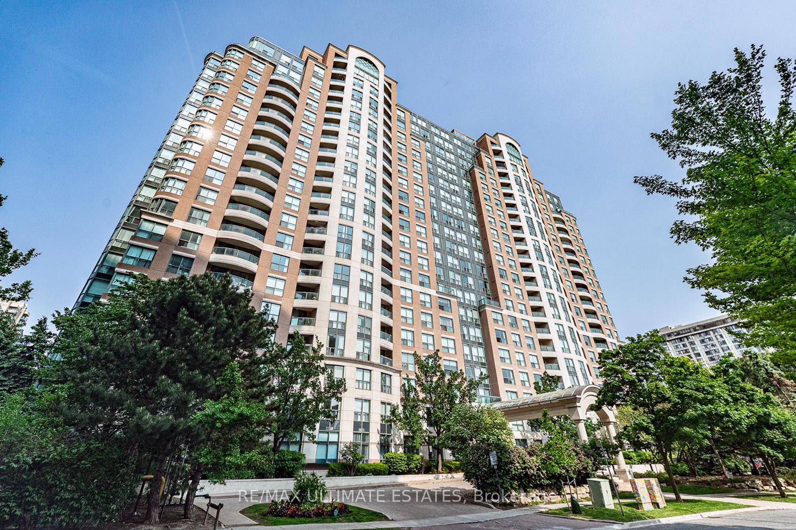 Stunning 3 Bedroom Penthouse with 9 ft Ceilings amp ; Panoramic Western Views Spanning over 1, 000 sq.
