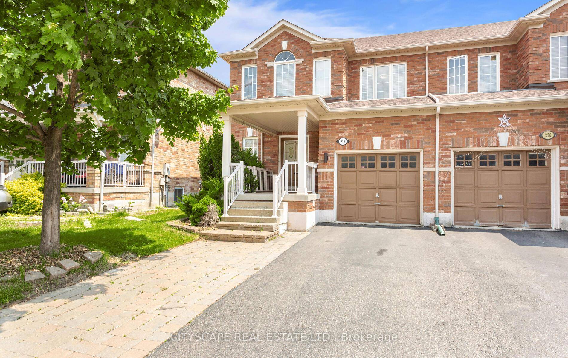 A spacious and bright home in a highly sought after, quiet and family oriented neighbourhood.