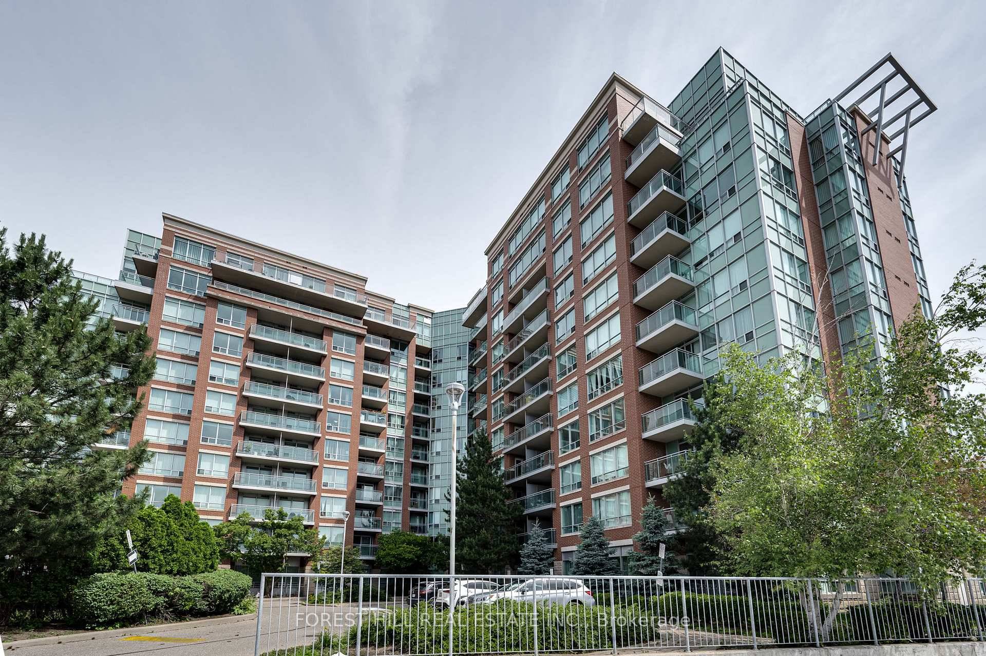 Luxury Condo, Fantastic, Bright, Spacious amp ; Large Open Concept Corner Unit.