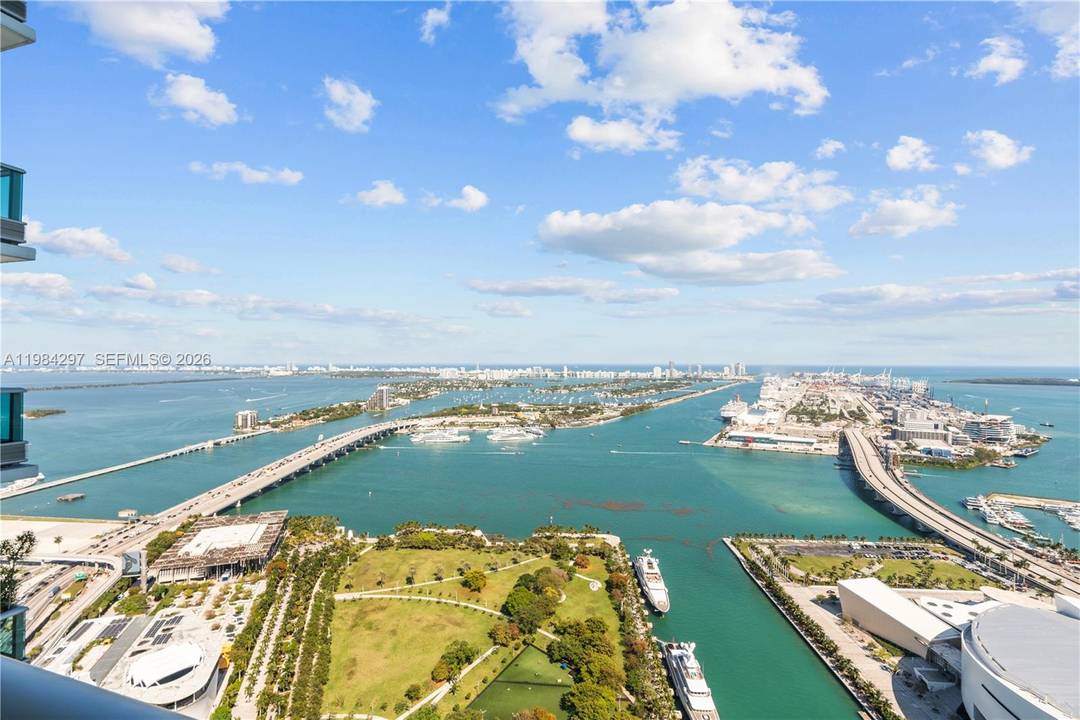 Wake up to the Atlantic. From the 56th floor, this east facing residence greets every morning with unobstructed sunrise views over the ocean and Biscayne Bay, one of Miami's most ...