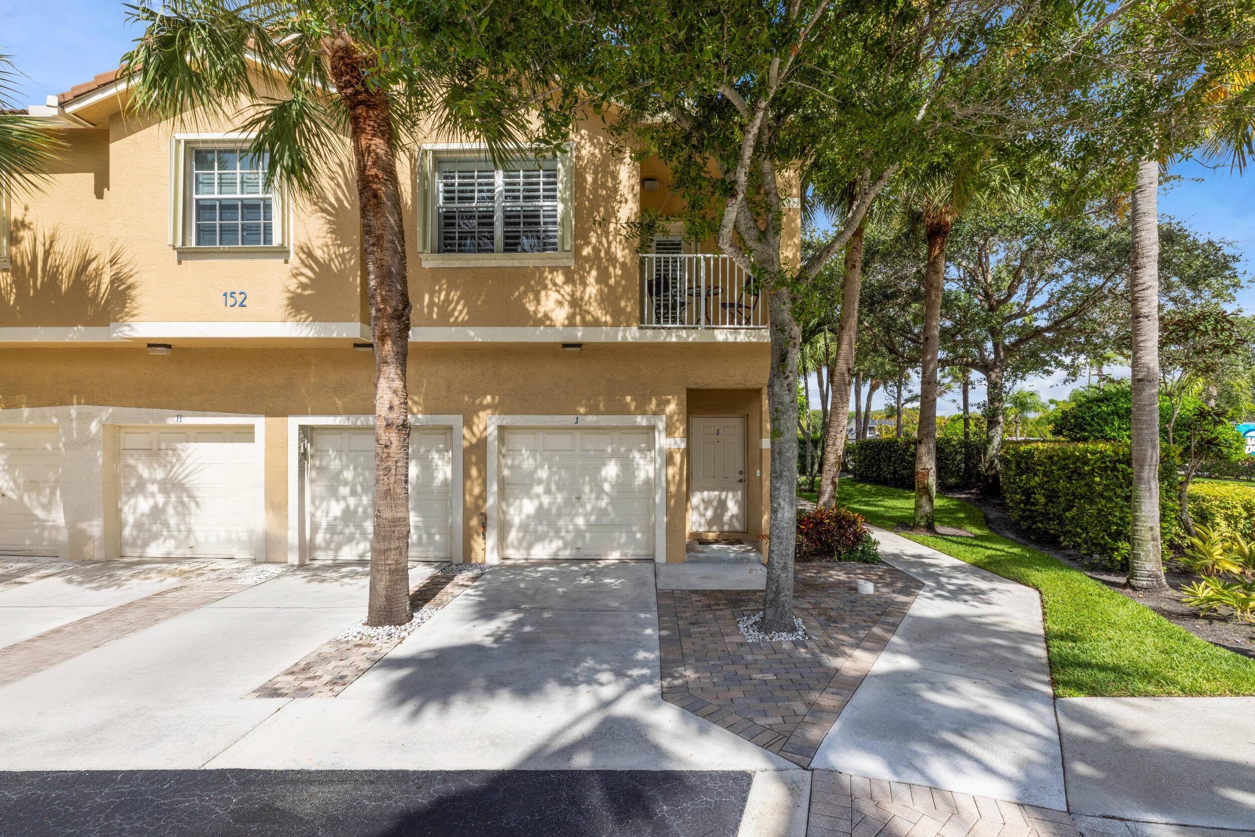Welcome to 152 Village Boulevard, Unit J a beautifully maintained 2 bedroom, 2 bathroom unit located in the highly sought after community of Tequesta Cay.