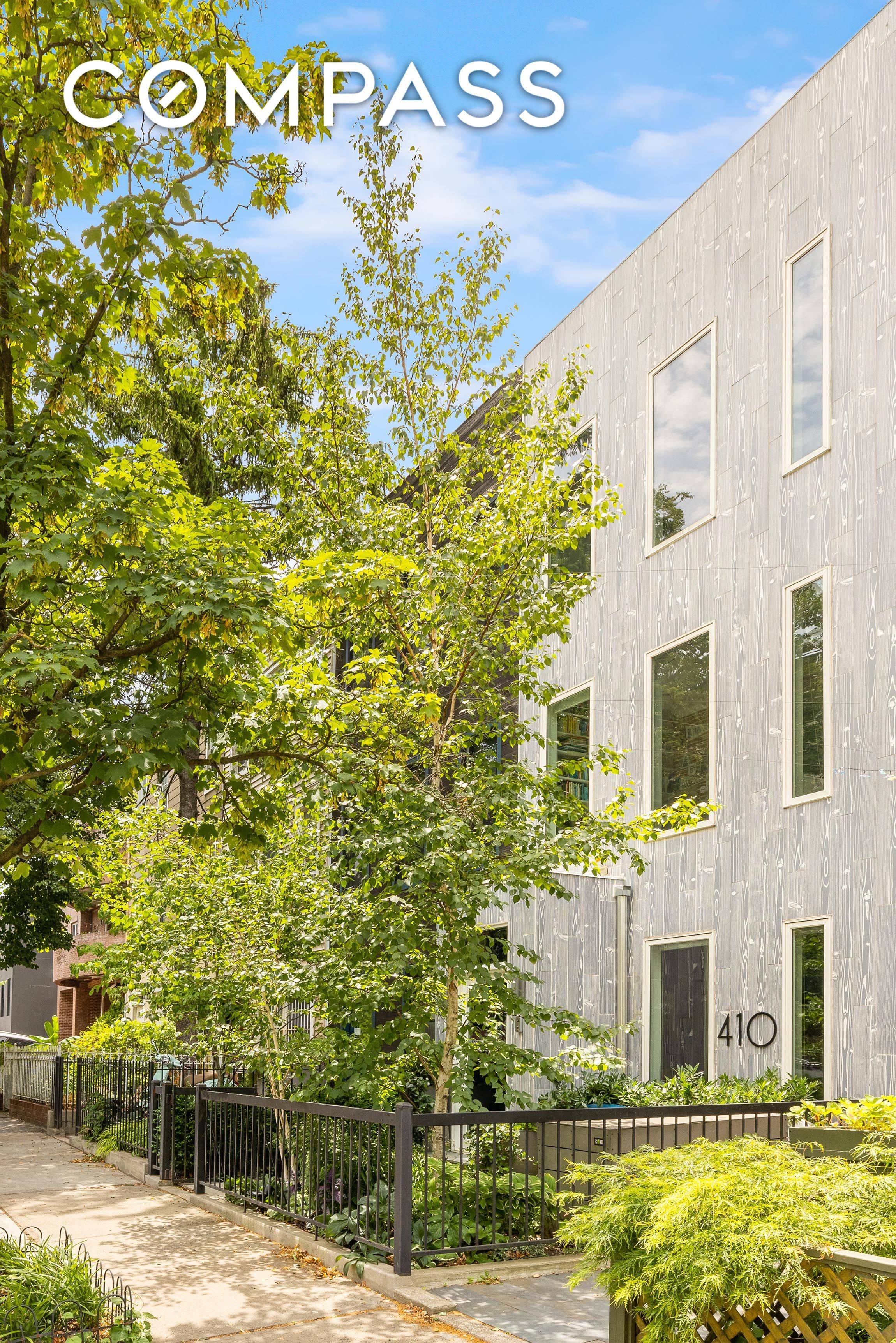 410 17th Street is a gorgeous state of the art Park Slope townhouse nestled in the middle of a quiet tree lined block.