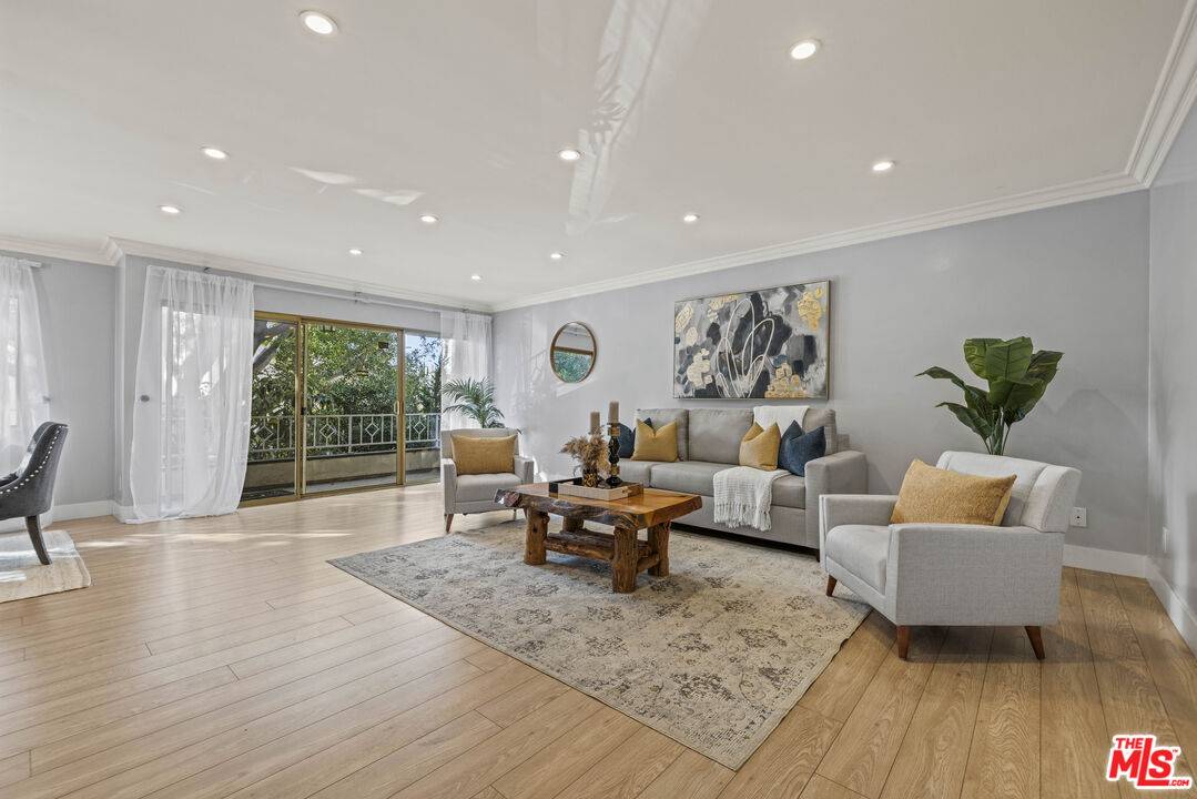 910 S Holt Ave 2BR Beverlywood La