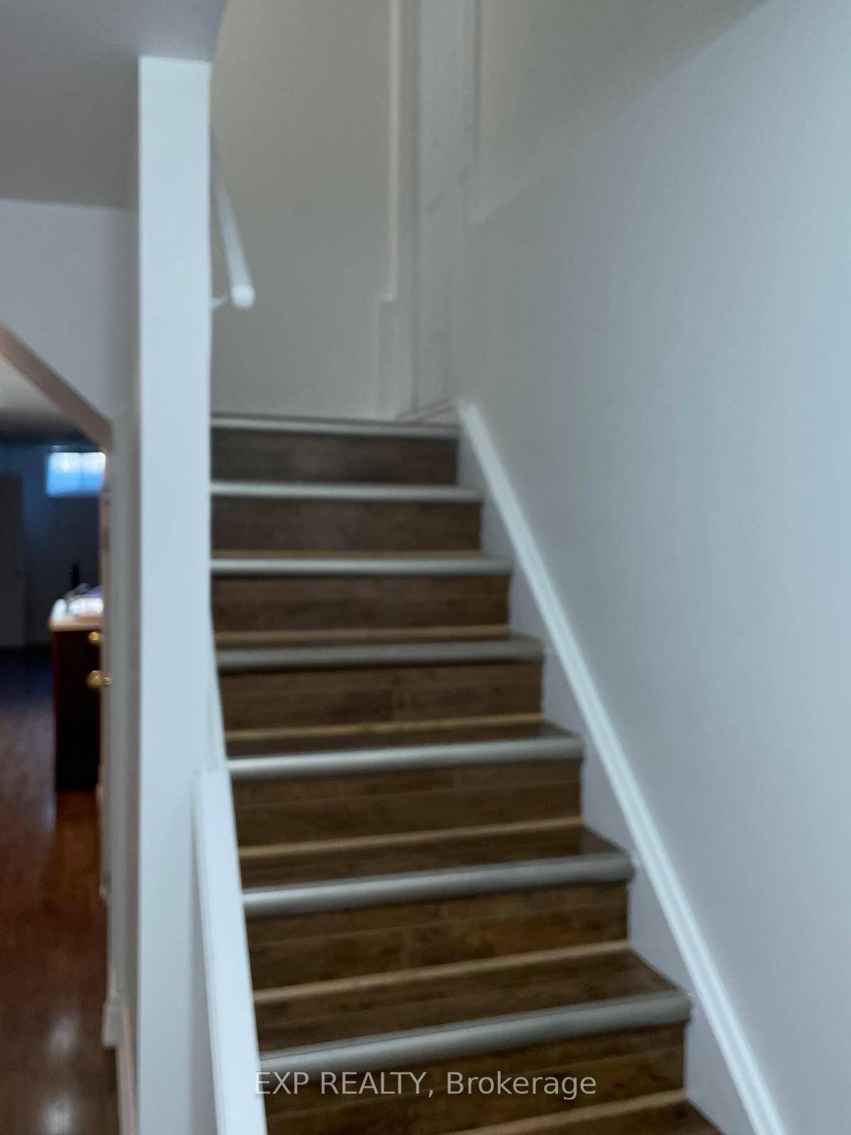 Spacious 1 Bedroom Basement Apartment in Erin Mills Private Entrance amp ; Laundry Bright and well maintained 1 bedroom basement apartment available for rent in the heart of Erin Mills, ...