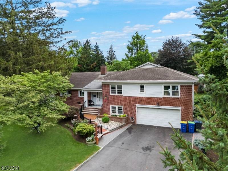 STUNNING ! BRICK SPLIT LEVEL IN THE SOUGHT AFTER PIEDMONT SECTION OF BOUND BROOK.