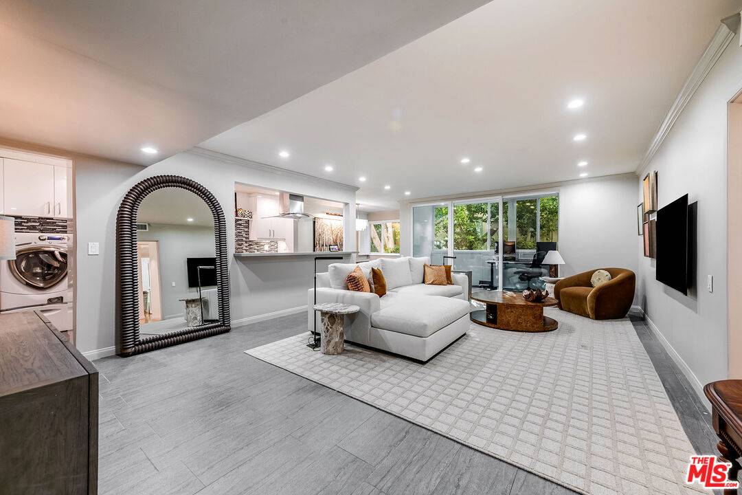 1015  N Kings Rd 2BR Sunset Strip La