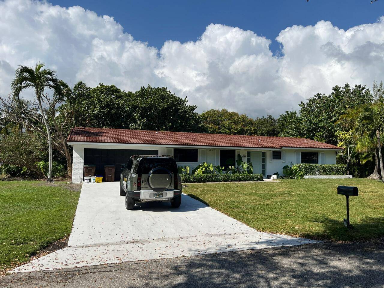 BEAUTIFUL FULLY UPGRADED 3 2 2 POOL HOME IN LAKE CLARKE SHORES !